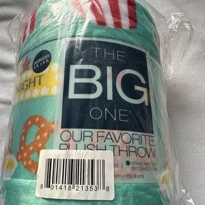 COPY - NWT THE BIG ONE THROW KOHLS MOVIES 972 5 ft  x 6 ft